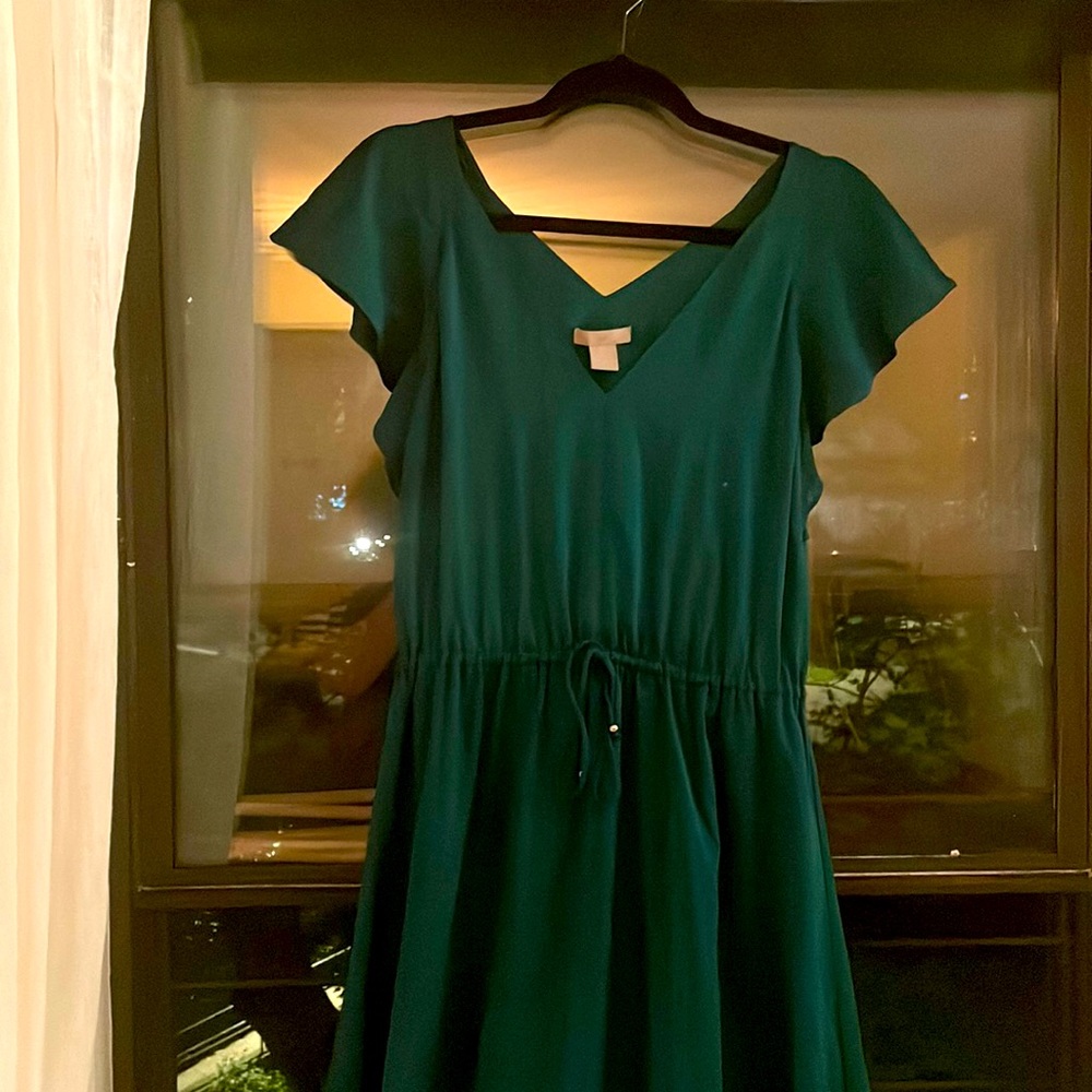green dress